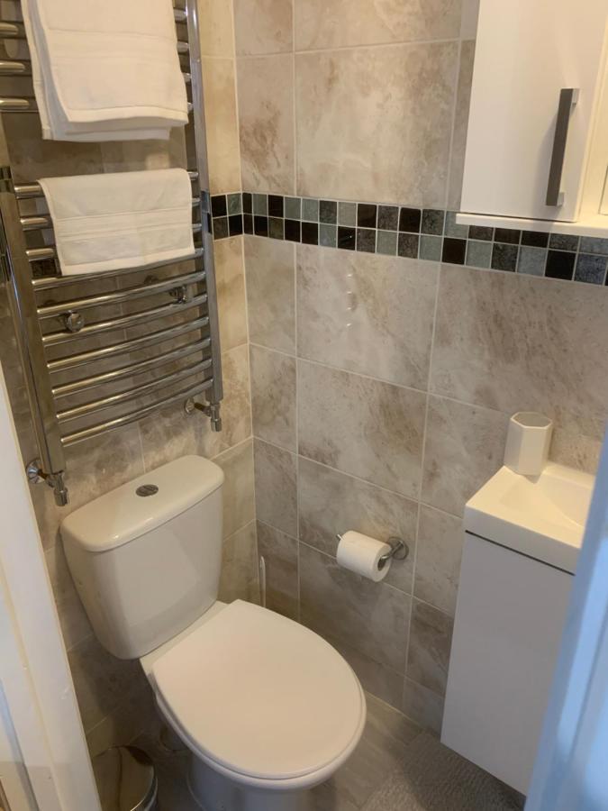 Cosy Room With Private Entrance & Ensuite Reading Eksteriør billede