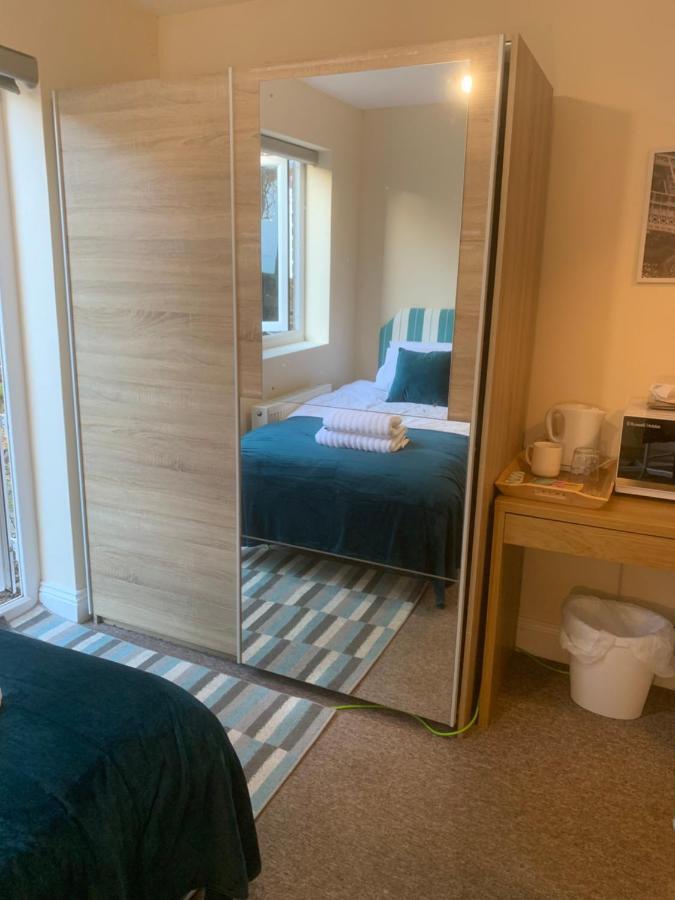 Cosy Room With Private Entrance & Ensuite Reading Eksteriør billede